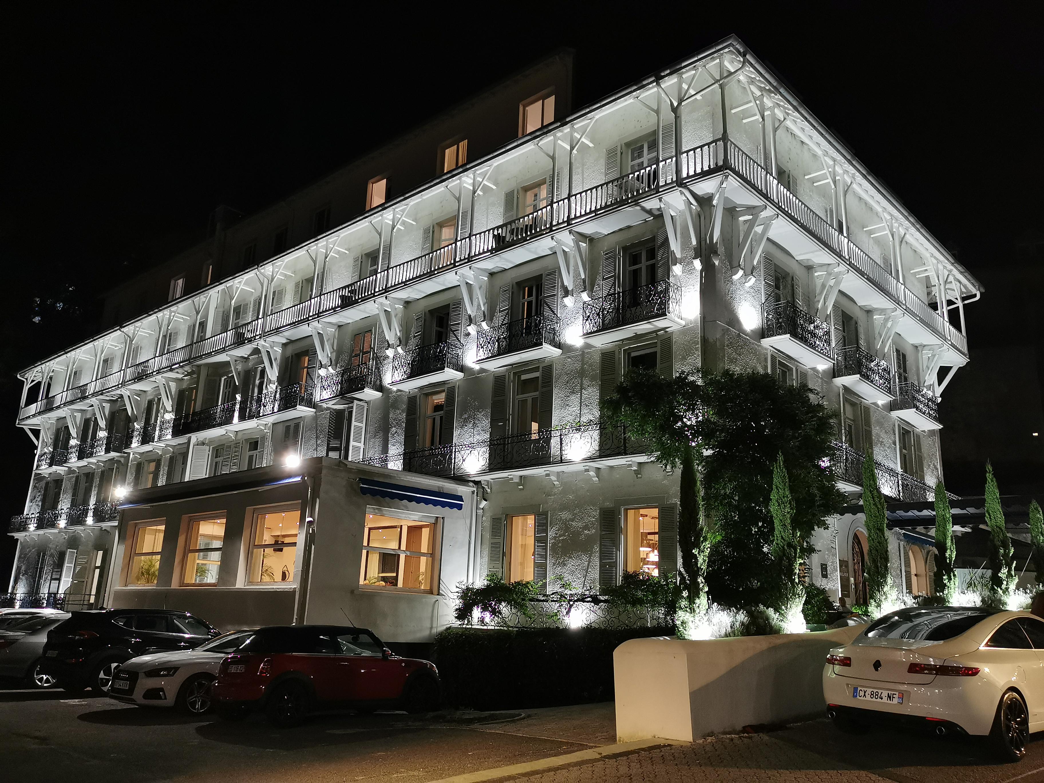 Belfry & Spa By Ligne St Barth Lurdy Exteriér fotografie The E & O 87 restaurant at night